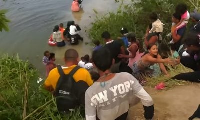 Migrantes cubanos cruzan el río Bravo con su recién nacido en brazos (1)