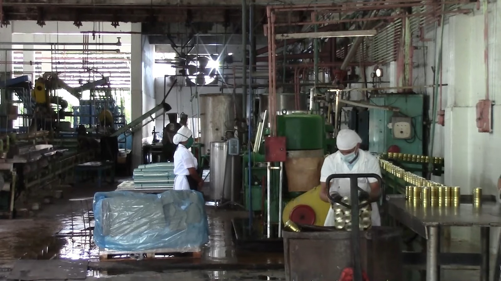 Paralizan fábrica de conservas por crisis energética y escasez de frutas