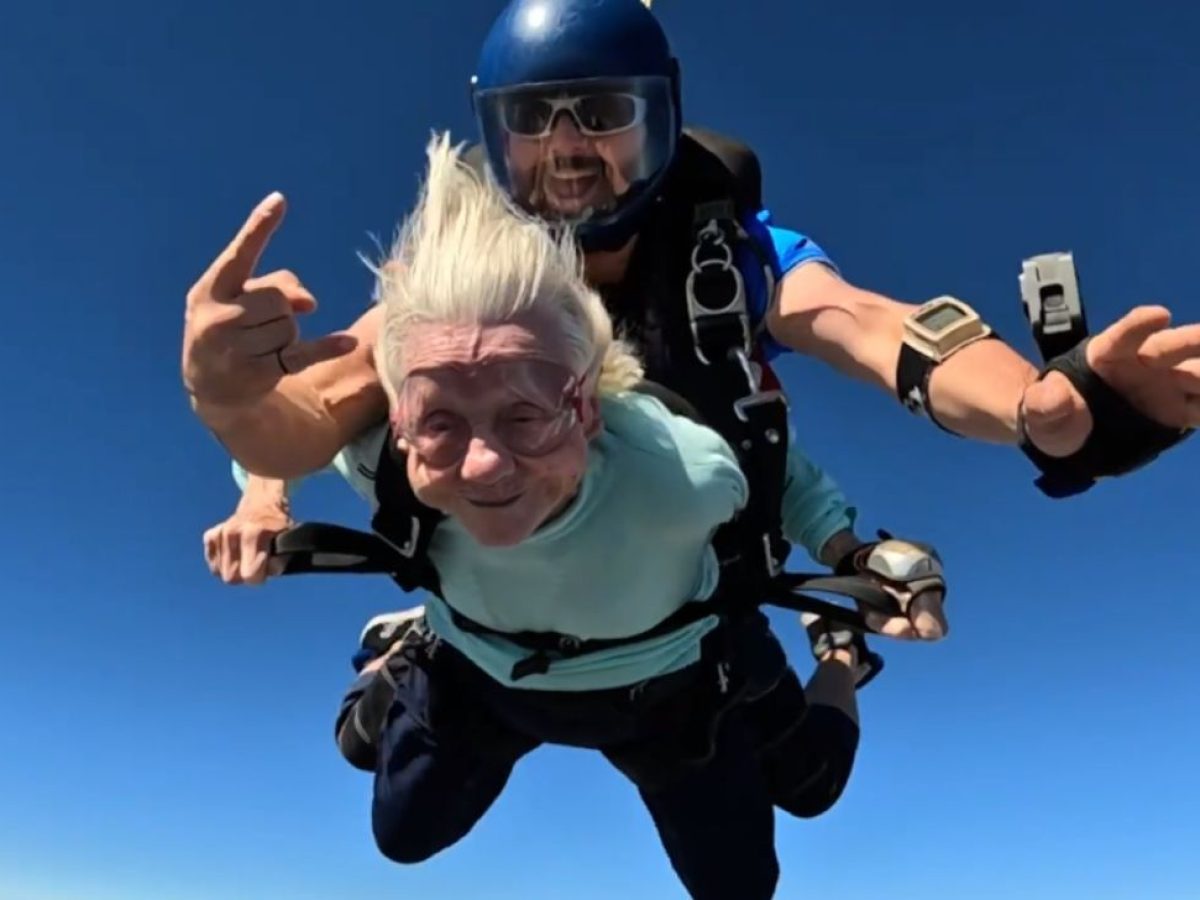 Muere a sus 104 años la persona de mayor edad en lanzarse de un paracaídas, image size:1200x900