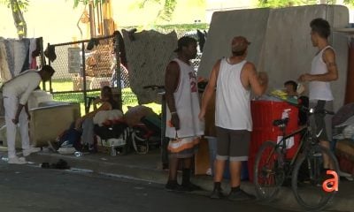 Policía de Miami Beach arresta a desamparados que se nieguen a abandonar las calles