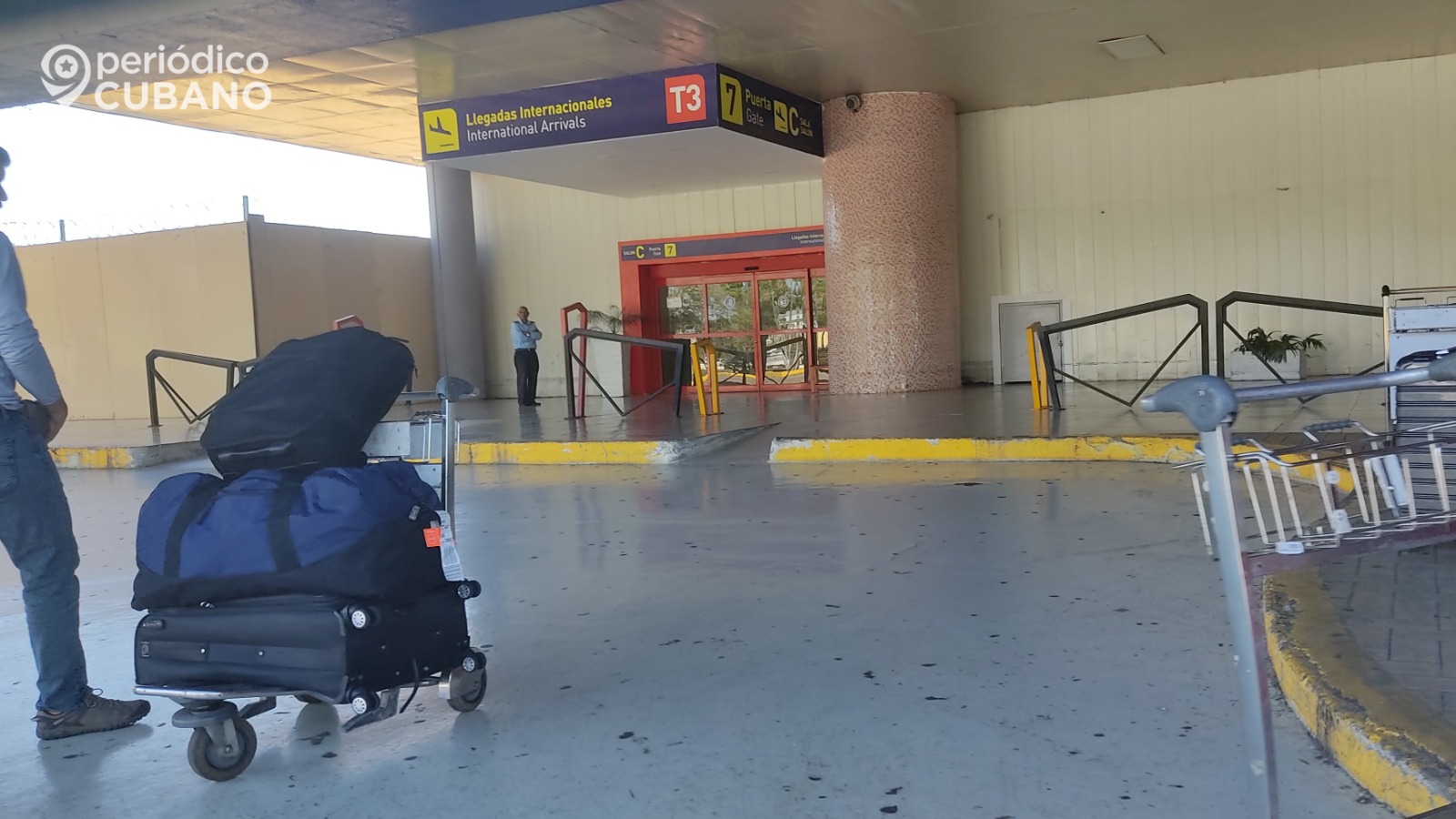 Trabajadores del Aeropuerto de La Habana realizan protesta pública por malas condiciones laborales