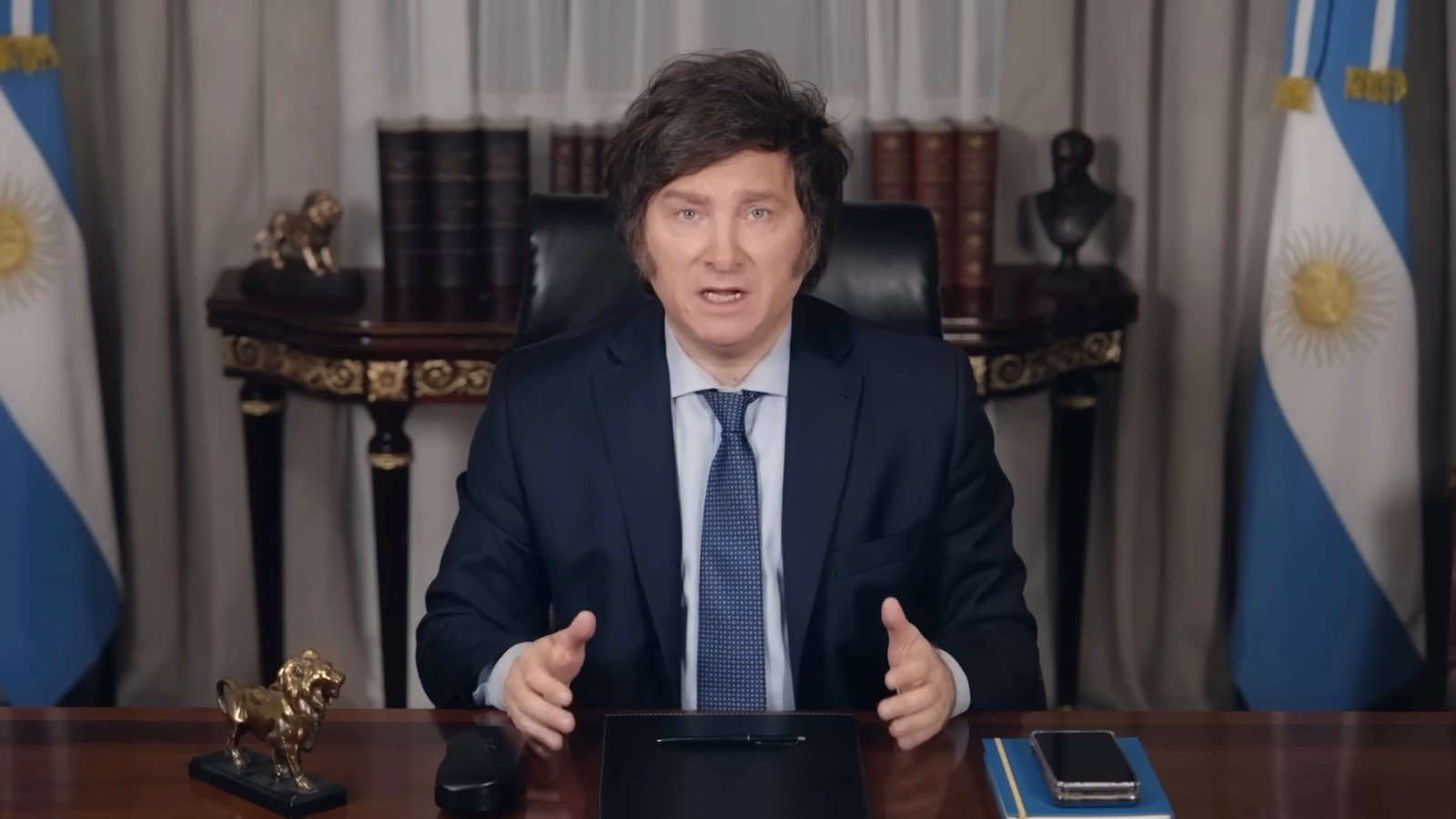 ¿Quién es Javier Milei, el que podría ser el nuevo presidente de Argentina