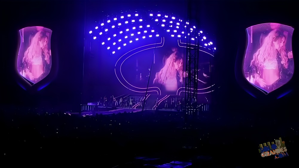 Anahí en concierto con RBD