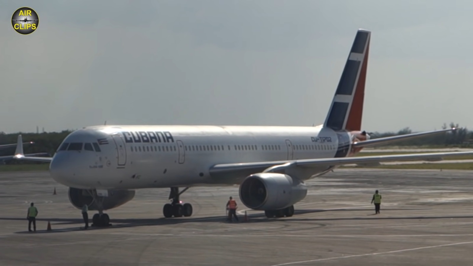 Avión de Cubana reparado durante cuatro años ya vuela en la ruta La Habana – Santiago de Cuba