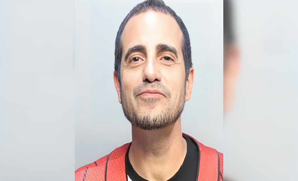 Hombre acusado de cometer una violenta agresión contra su madre en Miami-Dade