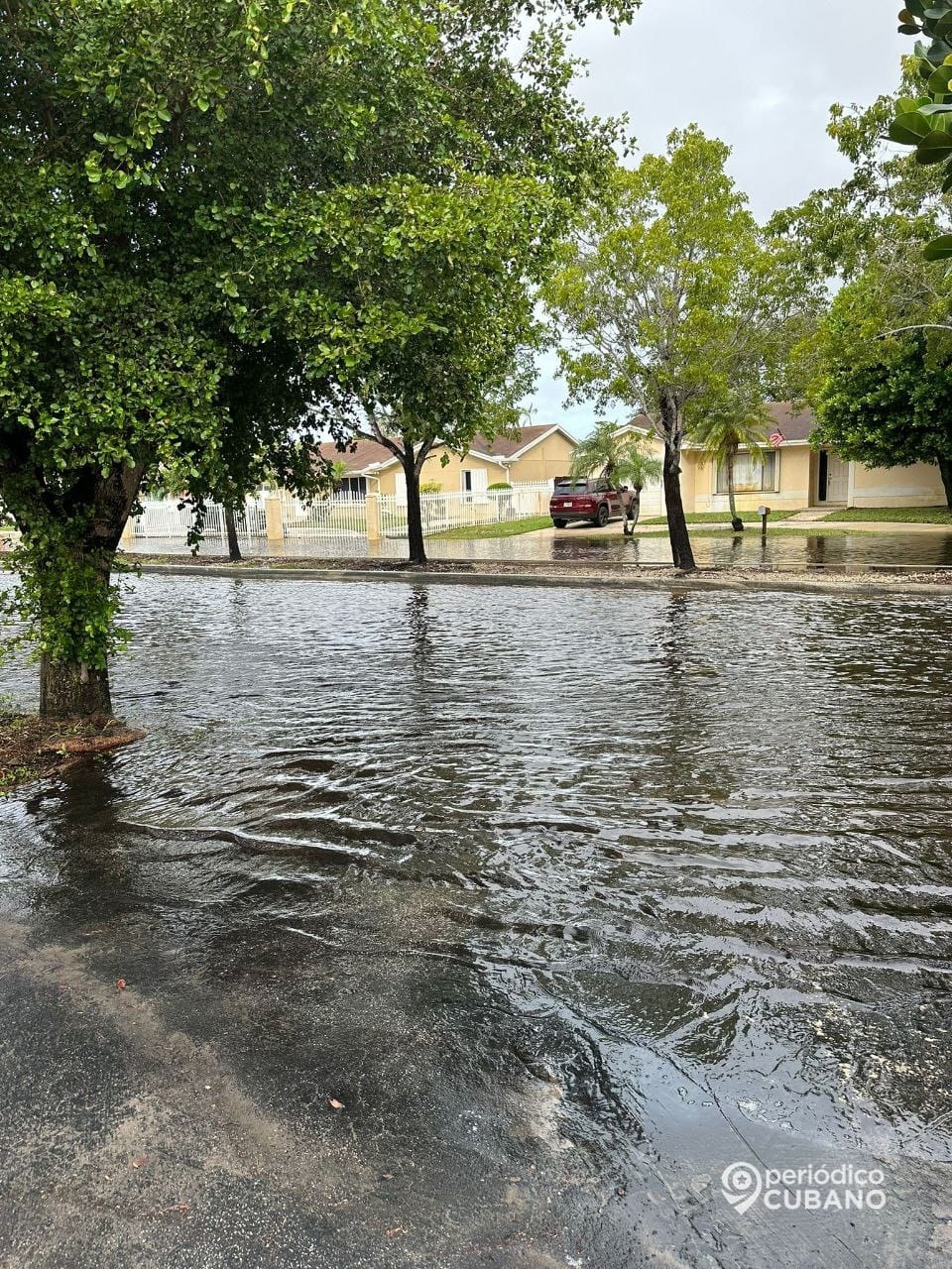 Intensas lluvias y severas inundaciones afectan al sur de Florida