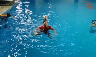 Jhoen Lefont bate el récord mundial en dominio del balón dentro del agua
