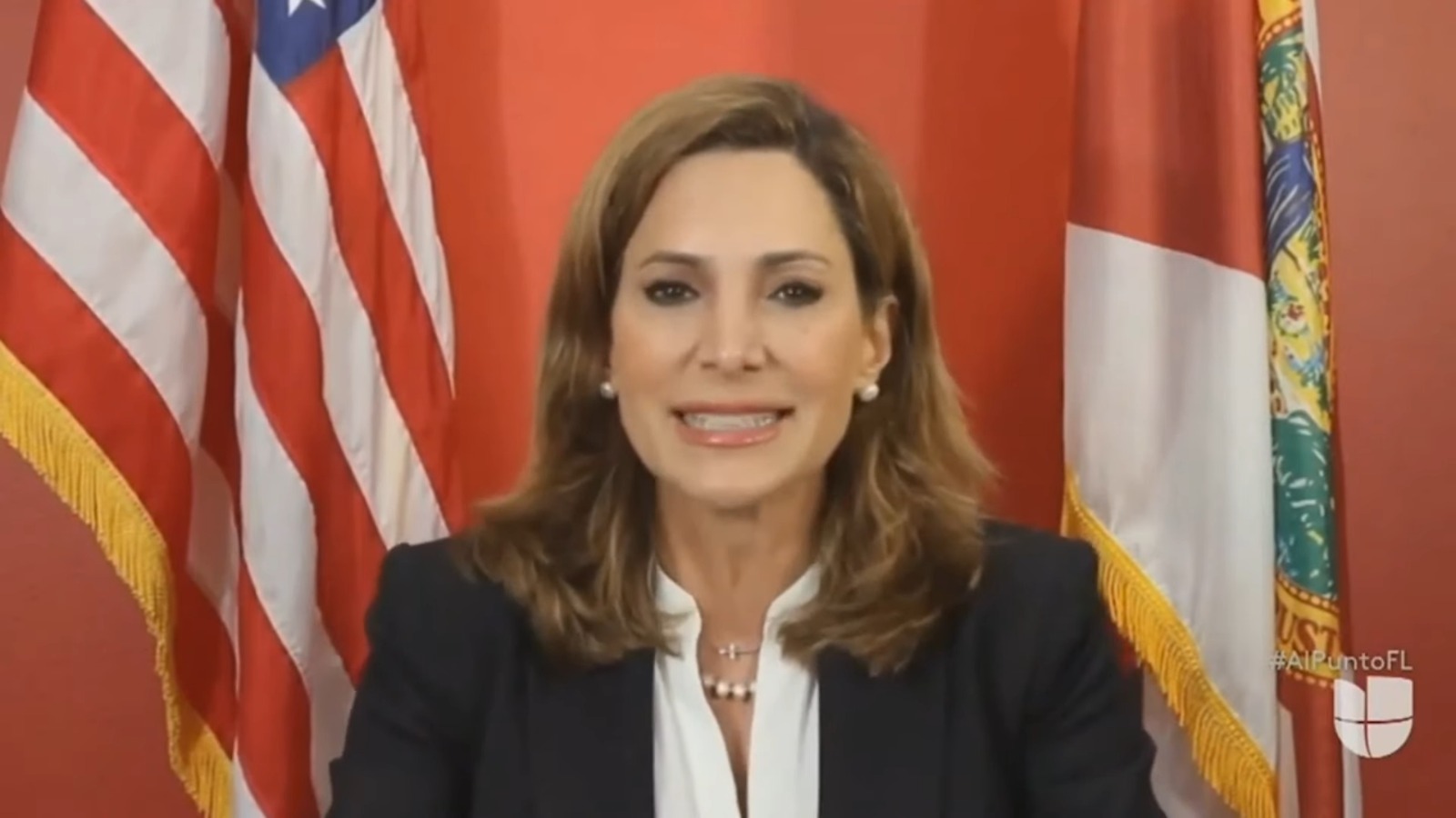 María Elvira Salazar comunica noticia sobre los cubanos con I-220A en EEUU