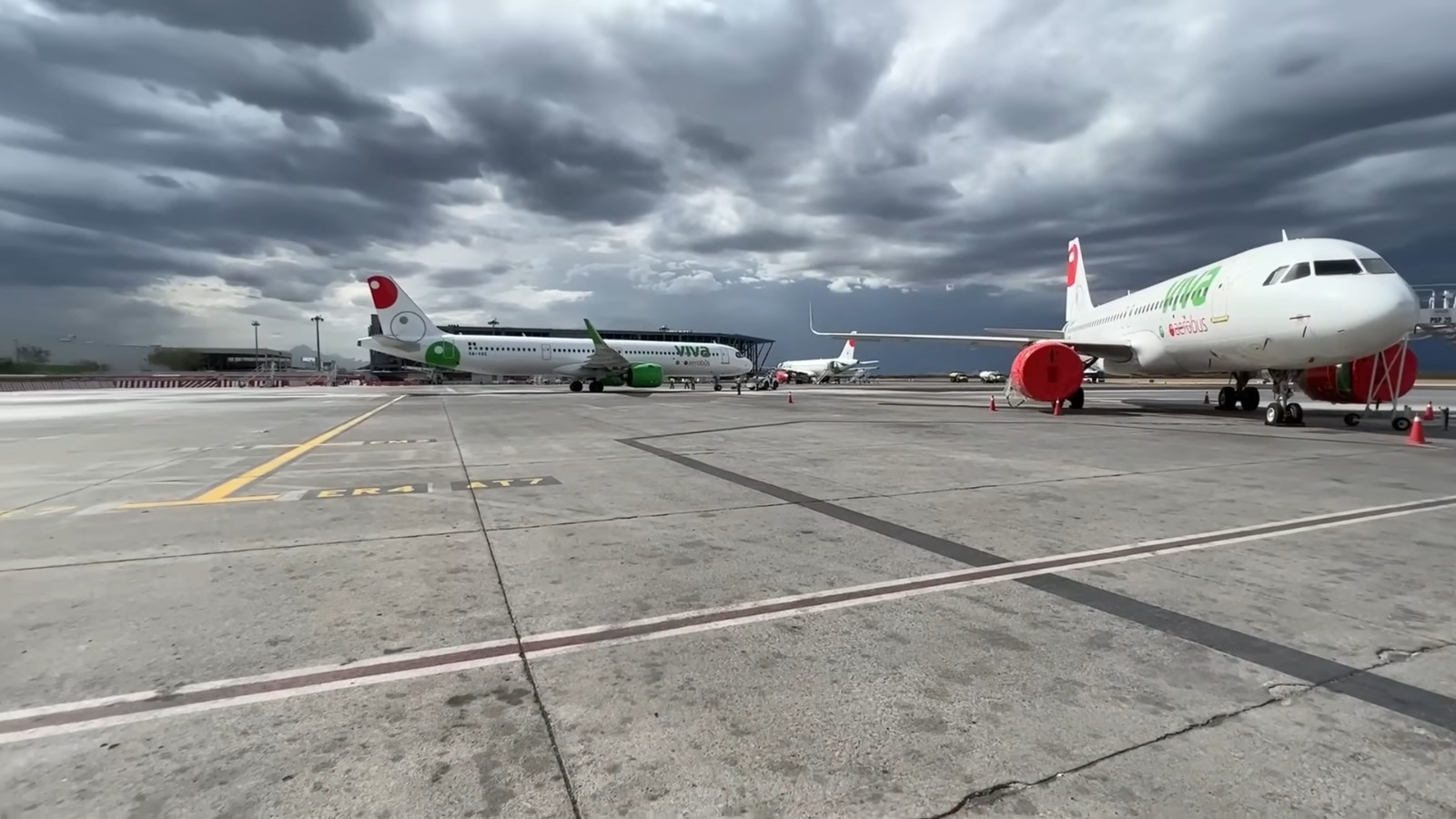 México deporta otros 43 cubanos en tercer vuelo directo durante noviembre