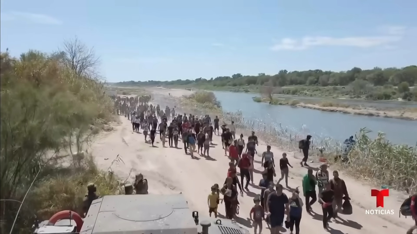 Proyecto de ley en Texas criminaliza a los migrantes que crucen la frontera