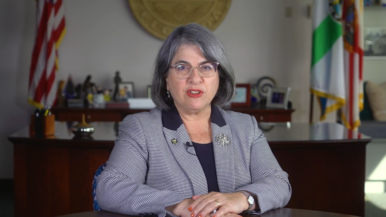 Levine Cava buscará la reelección a la alcadía de Miami-Dade, por lo cual este es un importante paso de acercamiento a la comunidad cubana. (Captura de pantalla: Condado Miami-Dade - YouTube)