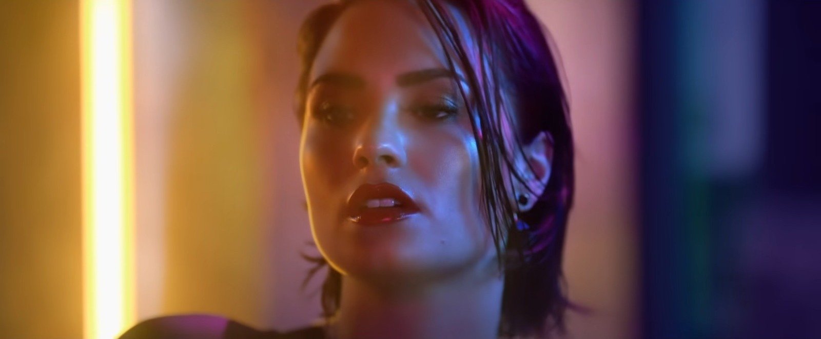 De mi Lovato se casa