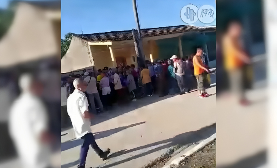 Colas en Ciego de Ávila por carne de cerdo desabastecida y con falta de higiene (1)