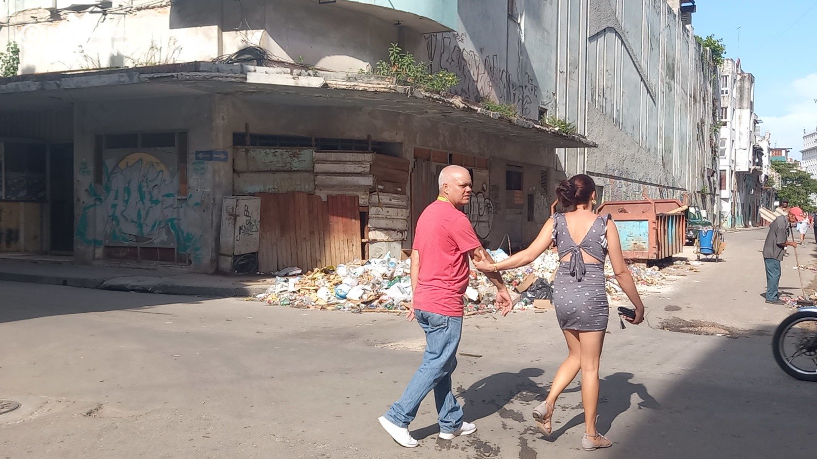Cubanos arremeten contra el régimen comunista después del anuncio de subidas de precio