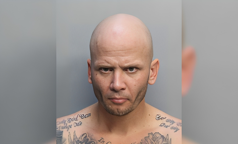 Hombre acusado de apuñalar a un indigente en Hialeah enfrenta graves cargos (1)