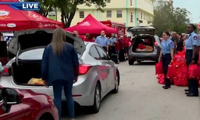 Inicia la tradicional entrega gratuita de bolsas de comida en Miami-Dade