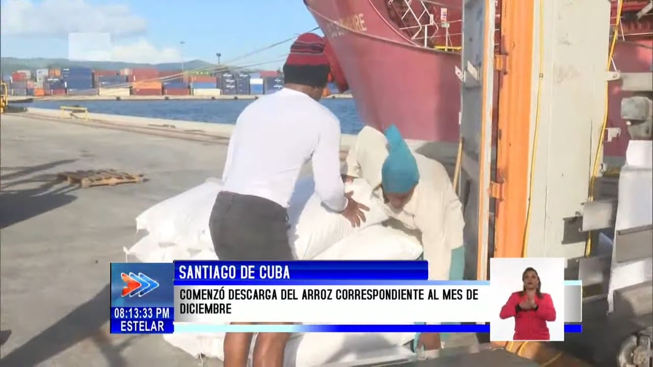 Llega un barco de arroz a Santiago de Cuba destinado a la cuota de diciembre