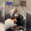 Pasajero sufre impactante colapso nervioso cuando abordaba un vuelo a Miami (3)