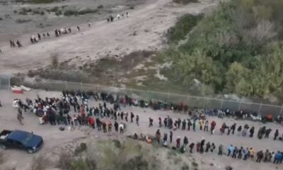 Desde la llegada de Biden a la Casa Blanca más de 6 millones de inmigrantes han cruzado ilegalmente la frontera sur. (Captura de pantalla: Griff Jenkins – Twitter)