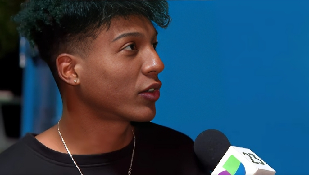 Habla el joven cubano recibido con un pico y una pala en el aeropuerto de Miami (1)