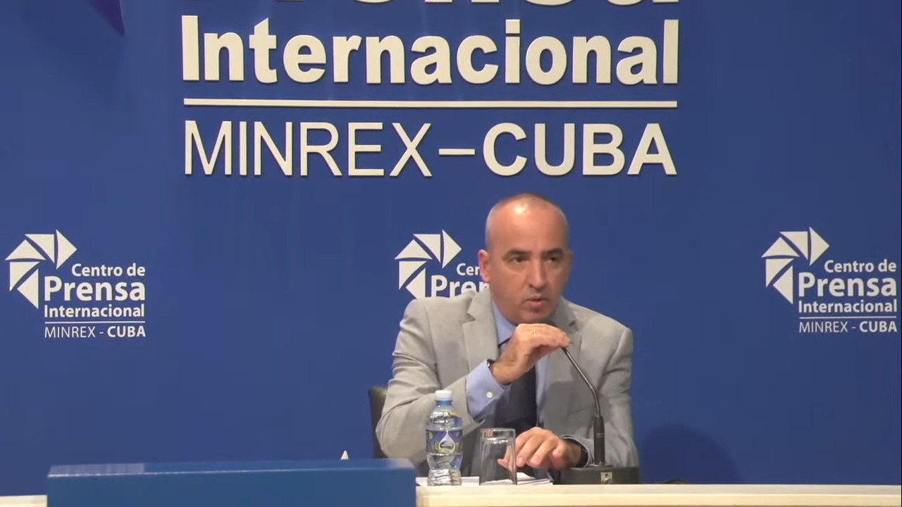 Minrex actualiza sobre la perdida de la residencia cubana para quienes lleven largos periodos fuera del país