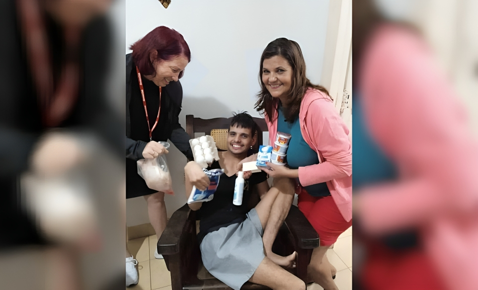 Niños cubanos con parálisis cerebral reciben donaciones como regalo de navidad (1)