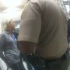 Revelan imágenes de cómo arrestaron a una anciana en el aeropuerto de Miami