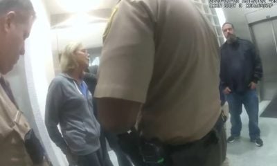 Revelan imágenes de cómo arrestaron a una anciana en el aeropuerto de Miami