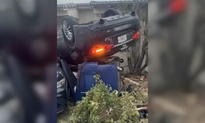 Vehículo termina impactado y volcado en la casa de una familia cubana en Miami