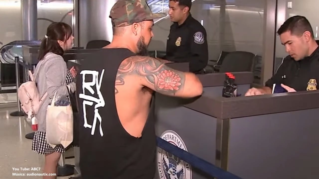 Amenazan en aeropuerto de Miami a familia cubana con quitarles la Green Card si continúan viajando a Cuba