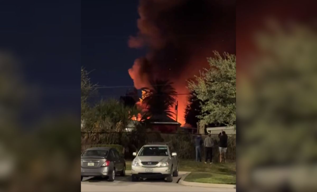 Avioneta se estrella en un parque de casas móviles al sur de Clearwater