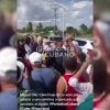 Díaz-Canel con exceso de escoltas baja de su vehículo a saludar gente en Santa Cruz del Norte