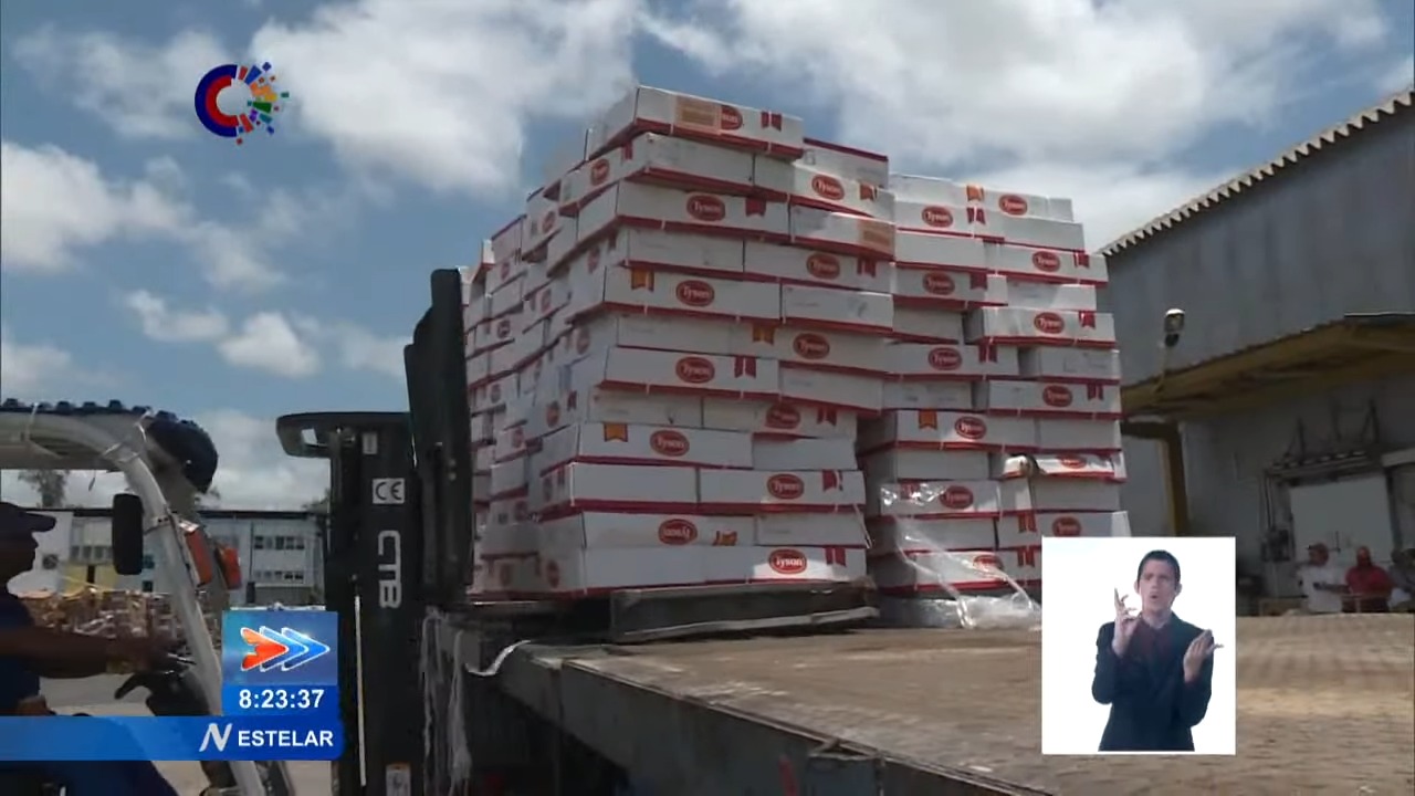 Roban 39 cajas de pollo destinadas a la distribución por la libreta de abastecimiento