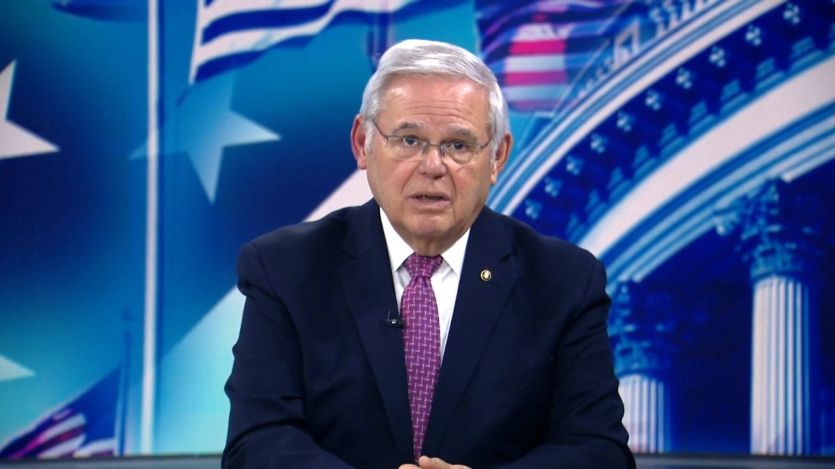 Bob Menéndez, acusado de corrupción, renuncia a la reelección como senador demócrata