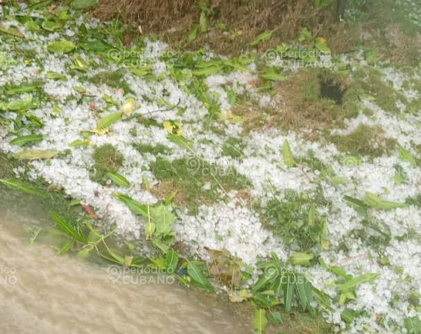 Enorme granizada con intensa lluvia cae sobre San Miguel del Padrón