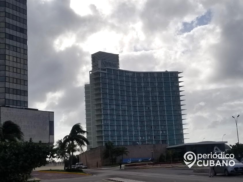 Reportan aparente derrumbe del trampolín del emblemático Hotel Riviera en La Habana