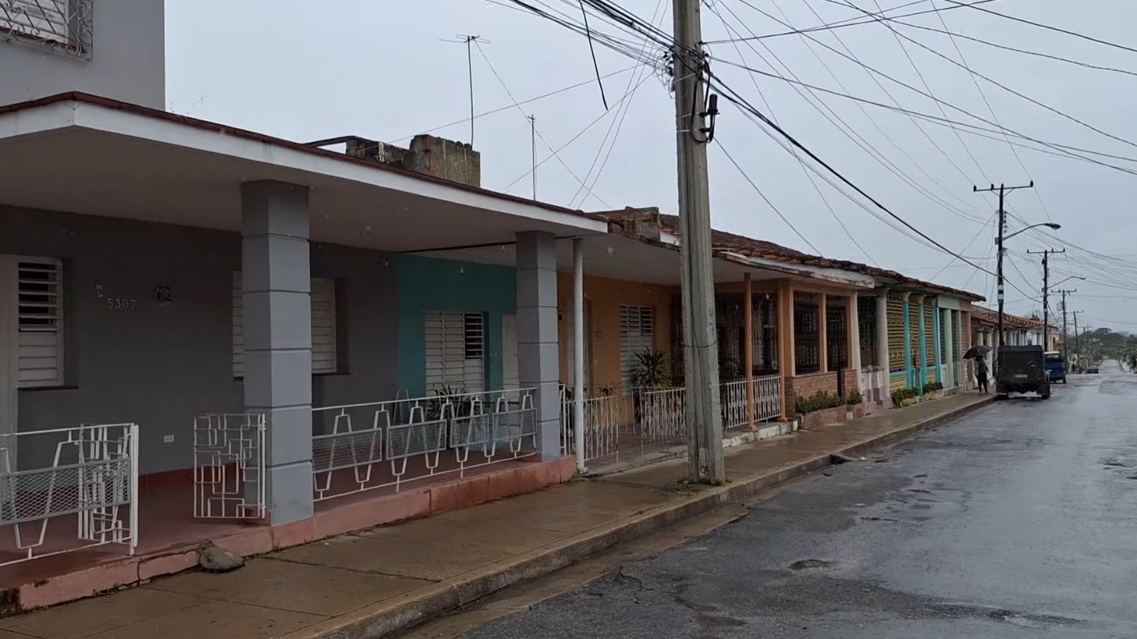 Youtubers cubanos filman casa natal de Willy Chirino en Consolación del Sur