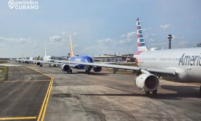 cola de aviones en el aeropuerto Miami (1)