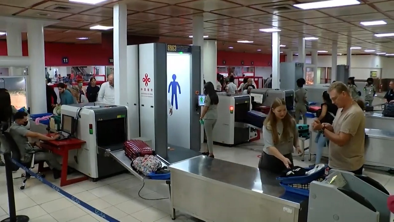 Aduana estaría decomisando alimentos, aseo y medicamentos con “carácter comercial”