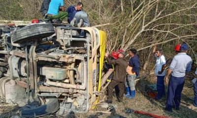 Conductor atrapado en cabina de camión por cuatro horas tras accidente en Granma