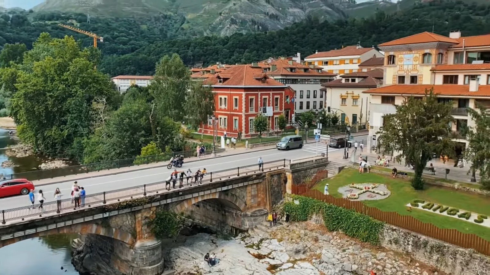 Cubano-españoles que regresen a Asturias recibirán ayudas de hasta 6.000 euros