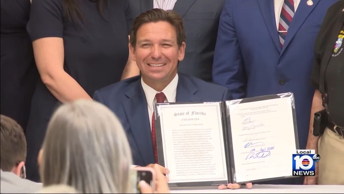 DeSantis firma proyecto de ley para enseñanza de la desastrosa historia del comunismo en escuelas