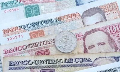 Gobierno prohíbe la salida del país a 200 cubanos por deudas de impuestos a la ONAT