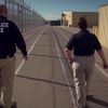 ICE disminuye la cantidad de migrantes detenidos y expande el monitoreo por GPS