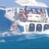 Jóvenes arrojan basura cuando navegaban en aguas del sur de Florida