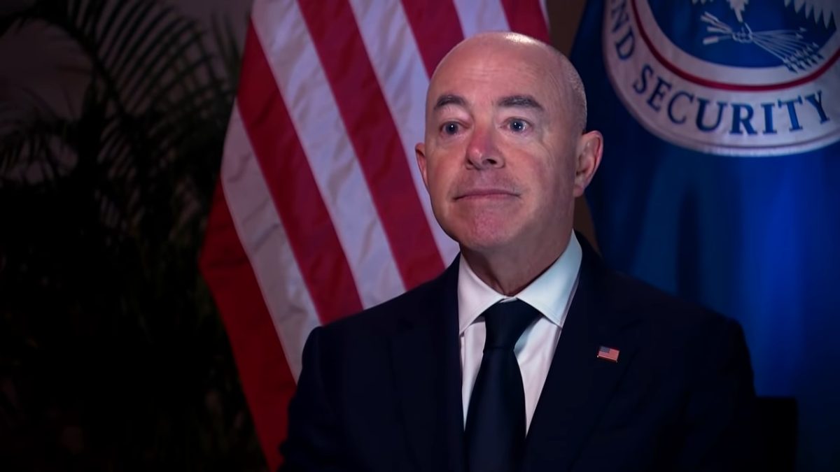 Representantes envían al Senado artículos para el juicio contra Alejandro Mayorkas