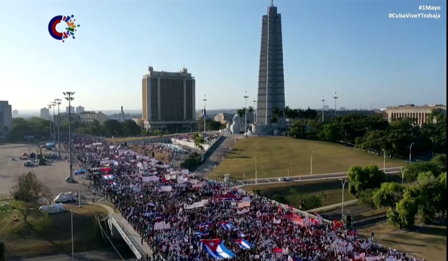 La Plaza de la Revolución es varias veces más grande que la Tribuna Antimperialista. (Captura de pantalla © Canal Caribe - YouTube)
