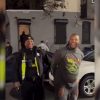 Viralizan momento de cuando un policía arresta a su gemelo en Filadelfia
