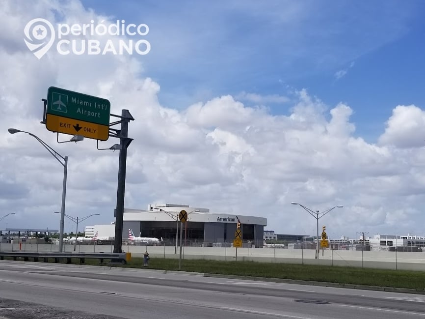 Hallan serpientes escondidas en el pantalón de un viajero en el aeropuerto de Miami