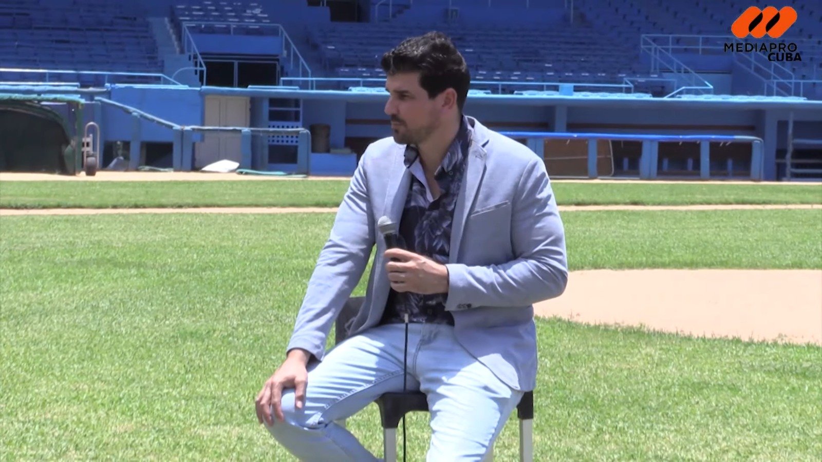 Héctor Villar biografía del modelo y conductor deportivo de la TV cubana